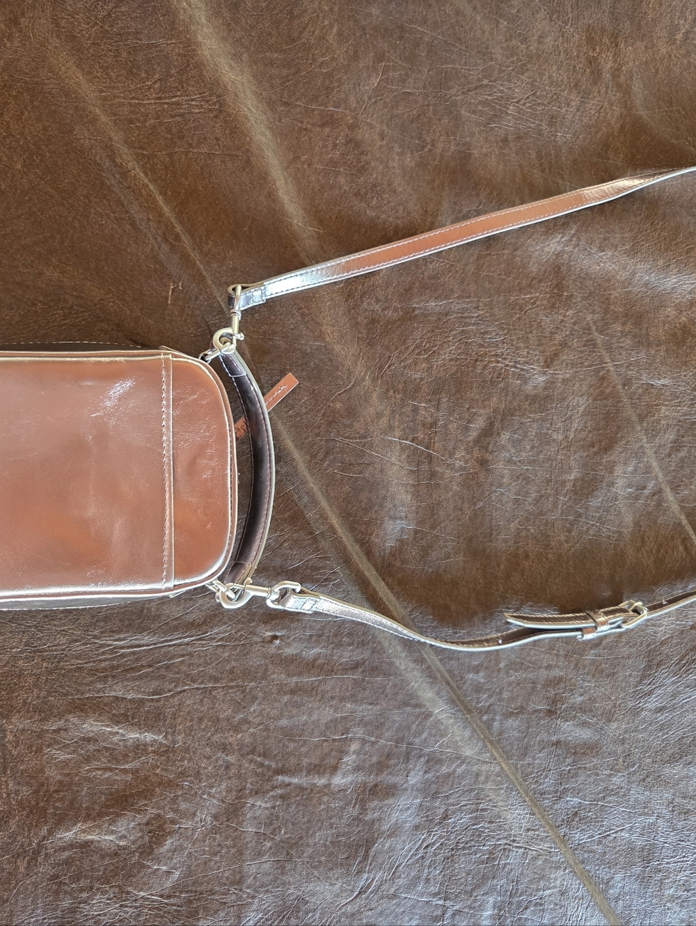 Silver American Leather Co. Tribeca Leather Crossbody w/ Top Handle Gently Used - Picture 4 of 9